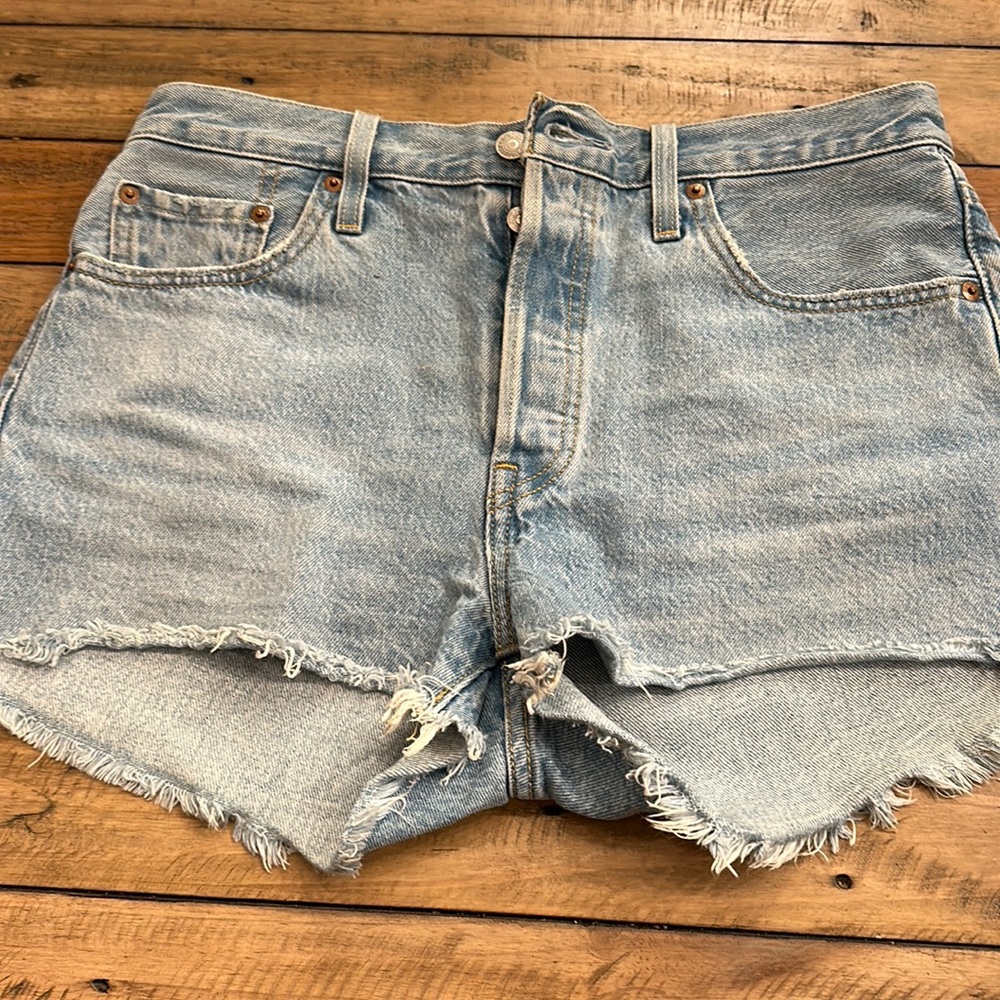 Levis 501 jean shorts waist 29 women